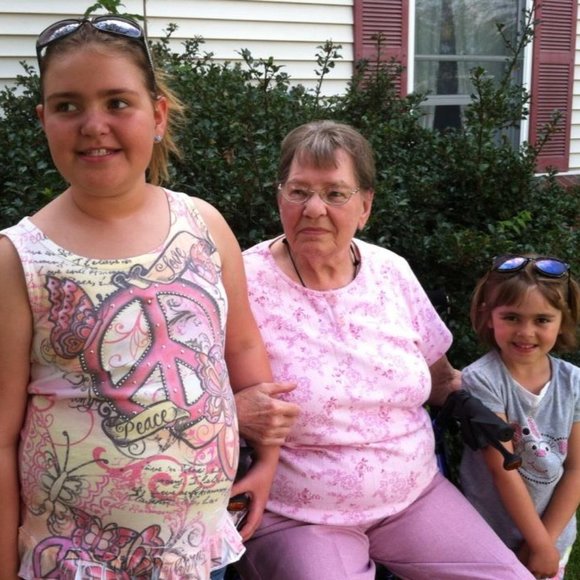 CLOSET CLEAN OUT! BUNDLE 3 OR MORE FOR 50% OFF - Picture 6 of 16